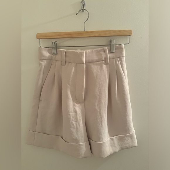 ARITZIA SHORT - Picture 2 of 3